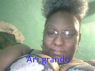 Ari_grande