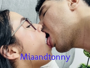 Miaandtonny